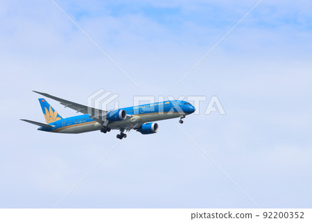 Vietnam Airlines landing passenger aircraft 92200352