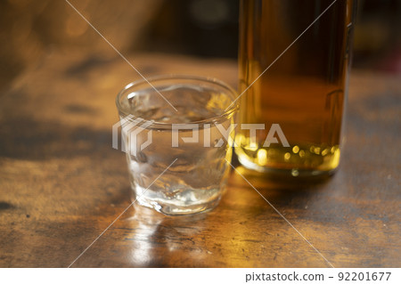 威士忌加水波旁白蘭地威士忌 BAR 家喝愛爾蘭蘇格蘭威士忌 92201677