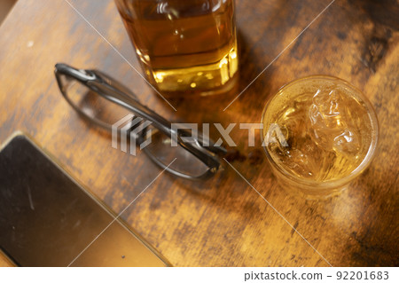 Whiskey with water Bourbon brandy whiskey BAR home drinking Irish scotch Whiskey with water Bourbon brandy whiskey BAR home drinking Irish scotch 92201683