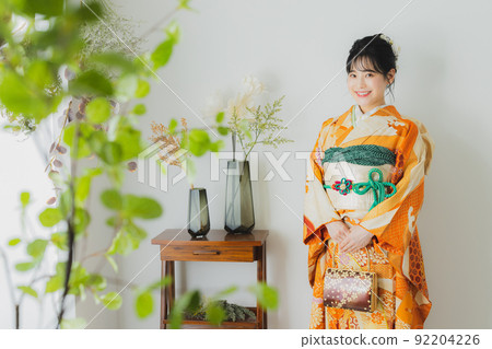 橙色風衣的女人 92204226