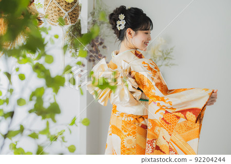 橙色風衣的女人 92204244