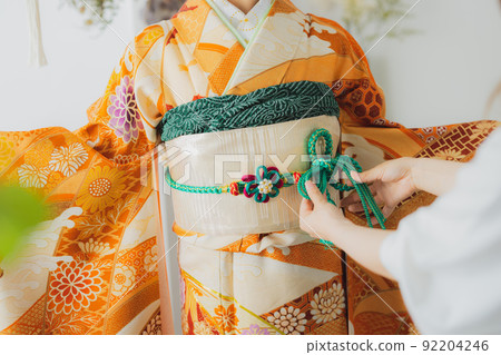 橙色風衣的女人 92204246