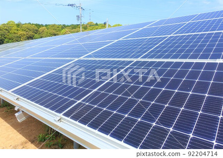 有太陽能電池板的太陽能發電廠 有太陽能電池板的太陽能發電廠 92204714