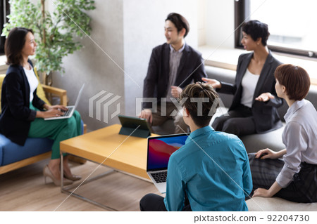 Businessmen making meetings Businessmen making meetings 92204730