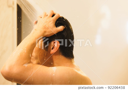 Middle male bath time 92206438