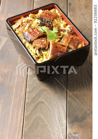 Eel broiled eel with eggs and trefoil on top 92206665