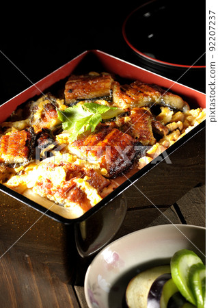 Eel broiled with egg and topped with trefoil, eel tamaju, soup and pickles 92207237