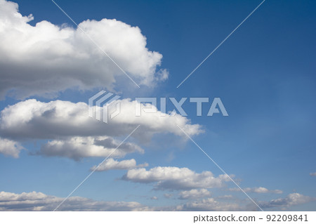 藍天和白色雲彩 藍天和白色雲彩 92209841
