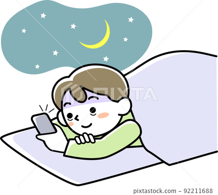 一個年輕人在睡覺時看智能手機 92211688