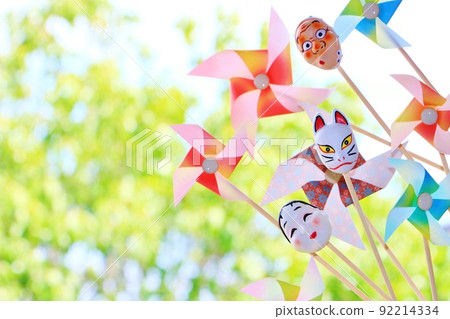 Mask and pinwheel 92214334