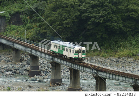 大糸線根知小瀧 JR West Kiha 52-156（富山） 92214838