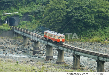大糸線根知小瀧 JR West Kiha 52-115（富山） 92214839