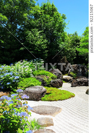 Kennin-ji Temple Reigenin Garden in full bloom Kennin-ji Temple Reigenin Garden in full bloom 92215067