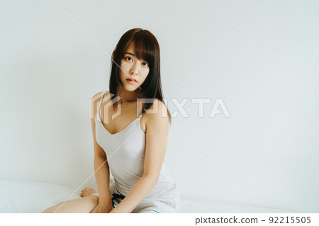 Young woman relaxing 92215505