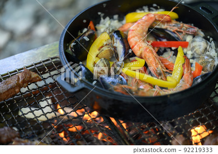 How to fry BBQ paella 92219333