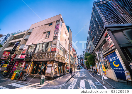 Tokyo cityscape in Japan BA.5 Infection explosion ... There are no restrictions on behavior ... The area around Esplanade Akasaka Dori is ... = July 1st Tokyo cityscape in Japan BA.5 Infection explosion ... There are no restrictions on behavior ... The area around Esplanade Akasaka Dori is ... = July 1st 92220929