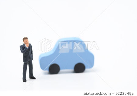 A man worried about a car 92223492