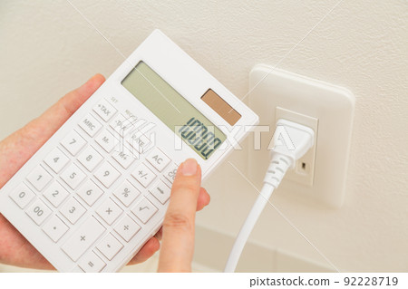 插座和計算器(電費圖片) 插座和計算器(電費圖片) 92228719
