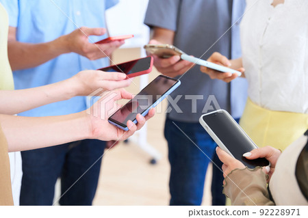 智能手機大量人群信息聯繫人交流共享應用在線 智能手機大量人群信息聯繫人交流共享應用在線 92228971