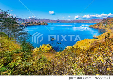 Lake Towada dyed with autumn leaves in Aomori Prefecture-From the Hakka Touge Observatory- 92229871