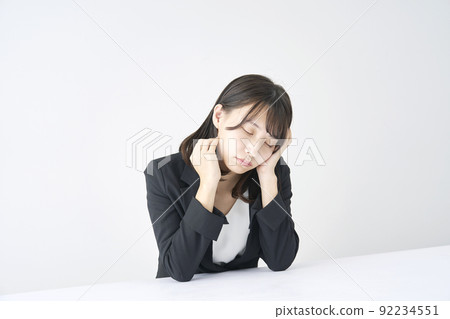 身體狀況不佳的女商人 92234551