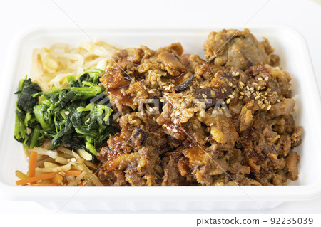 美味的烤豬肉便當 美味的烤豬肉便當 92235039