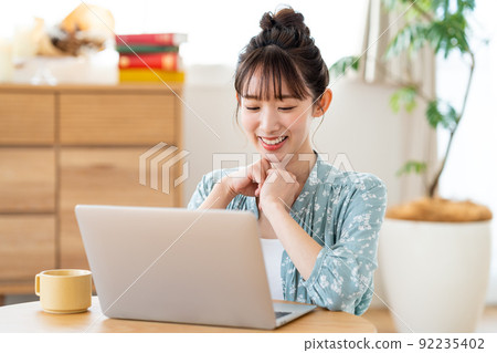 A young lady who operates a personal computer A young lady who operates a personal computer 92235402