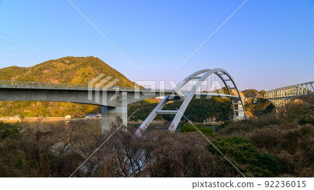 Amakusa No. 1 Bridge "(Left) New No. 1 Bridge and (Right) Old No. 1 Bridge" "Blue Sky and Port Surroundings" 92236015
