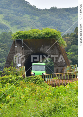 Asakaigan鐵路dmv穿過城鎮隧道到Awa-Kainan站 92236090