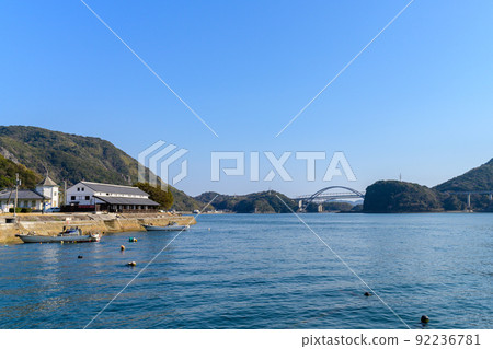 Amakusa No. 1 Bridge and surrounding scenery seen from Misumi Nishiko Park Blue sky and light beam scenery 92236781