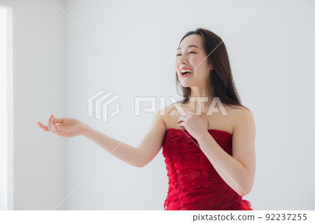 A woman in a red dress sings 92237255
