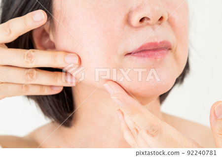 Middle women skin care image 92240781