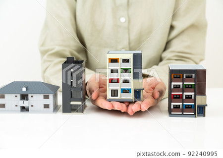 Middle woman with a house model 92240995