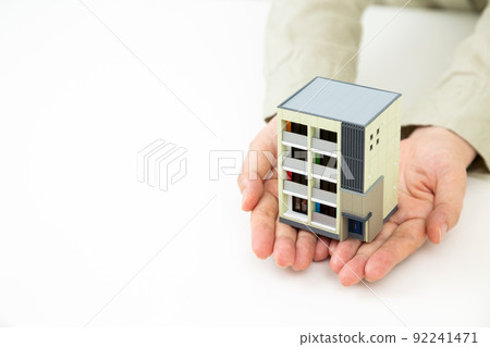 Middle woman with a house model 92241471