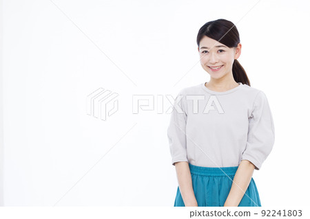 她30歲的微笑的女人 92241803