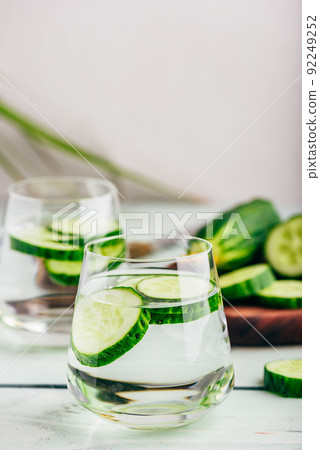 Infused water with sliced cucumber 92249252