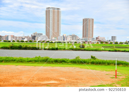 Looking toward Ichikawa Station over the Edogawa Ground (Edogawa-ku, Tokyo) [2022.7] 92250810