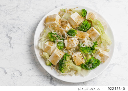 豆腐和熱蔬菜沙拉 豆腐和熱蔬菜沙拉 92252840