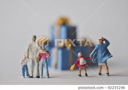 Gifts and families 92255296