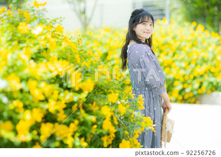 Female yellow flower Female yellow flower 92256726
