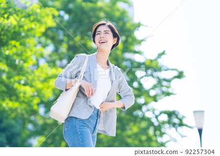 Female business commuting office business woman 92257304