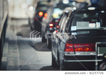 Taxi convoy waiting for passengers at the station 92257726