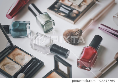 Makeup supplies used 92257769