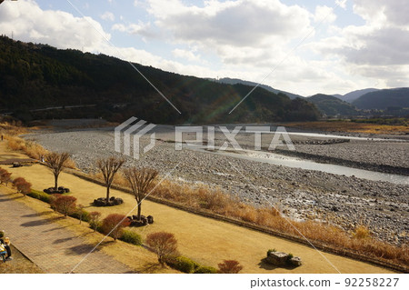 從川根溫泉看到的愛河和群山 92258227