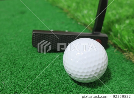Image of golf putting 92259822