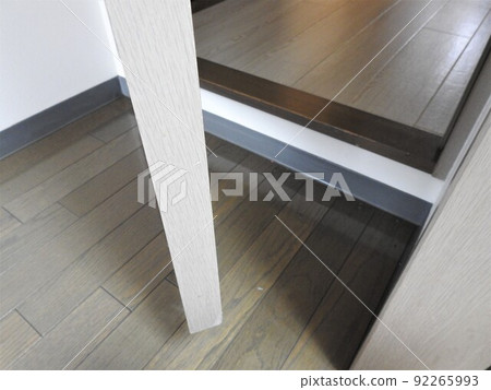 Corridor step door 92265993