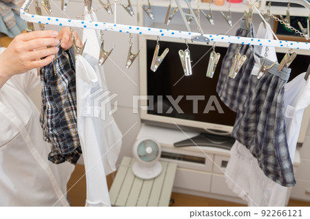 [Middle housewife's housework scene to dry laundry with trunks circulator] 92266121
