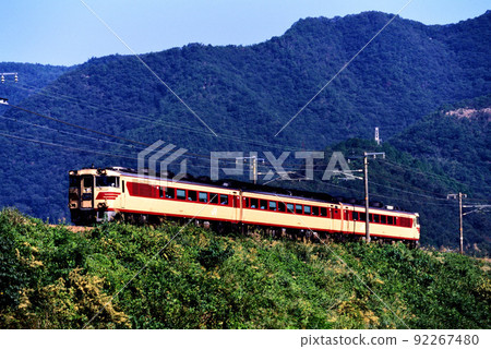 2003 Kiha 181 系列特快 Naba 3 車在三洋本線運行 92267480