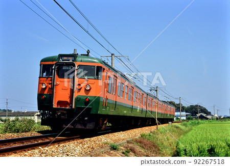 2003 運行在宇野線上的三輛115系列地方列車 2003 運行在宇野線上的三輛115系列地方列車 92267518