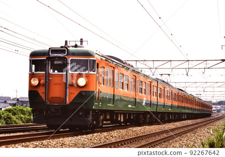 2004 東海道線運行的113系地方電車7節車廂 2004 東海道線運行的113系地方電車7節車廂 92267642